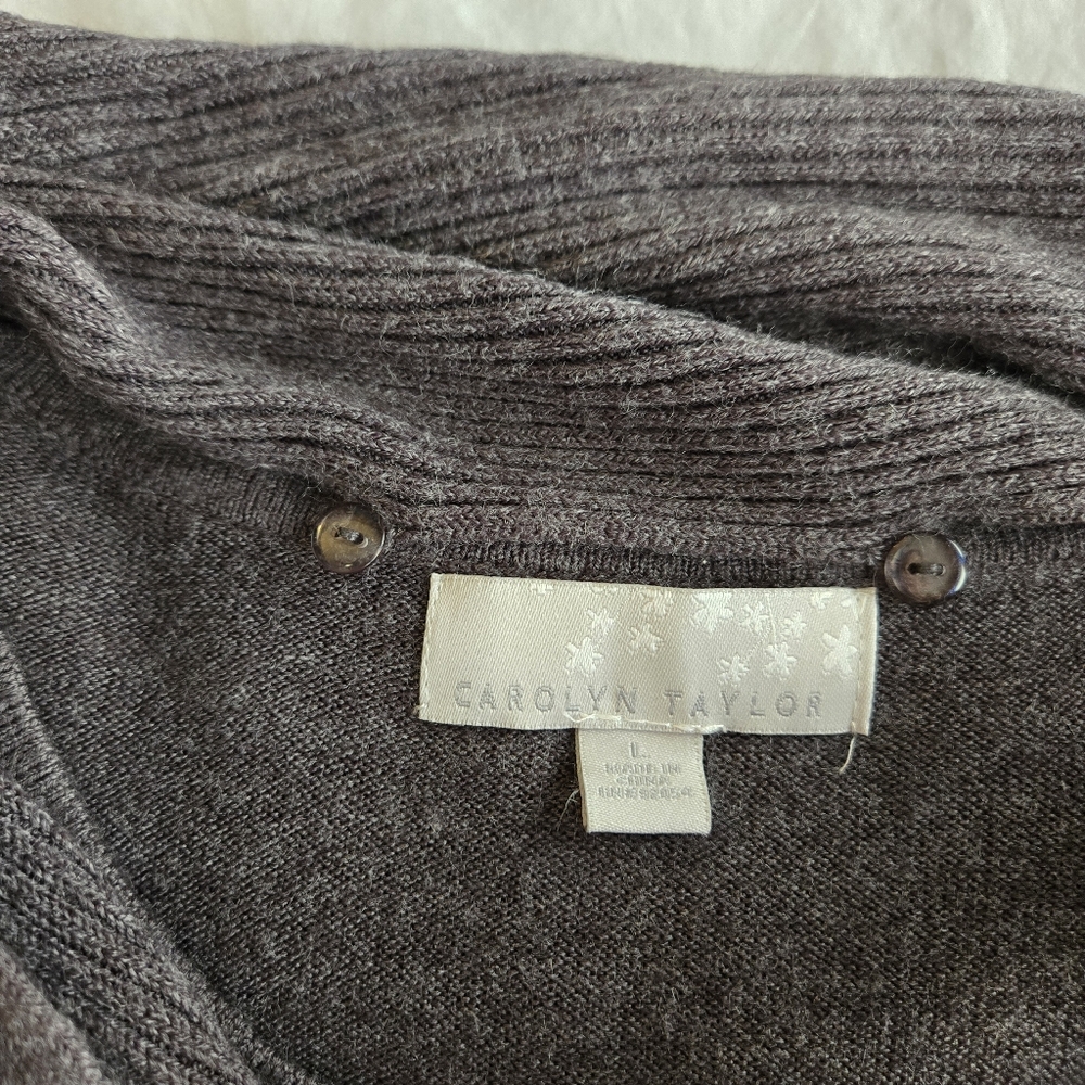 Carolyn Taylor sz L grey sweater with studded details and detachable scarf - Picture 2 of 10